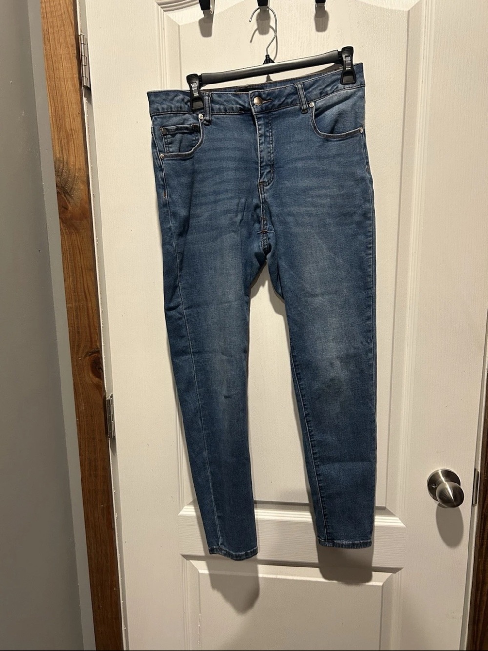 Tahari Woman Skinny Jeans in Faded Blue SKU 139